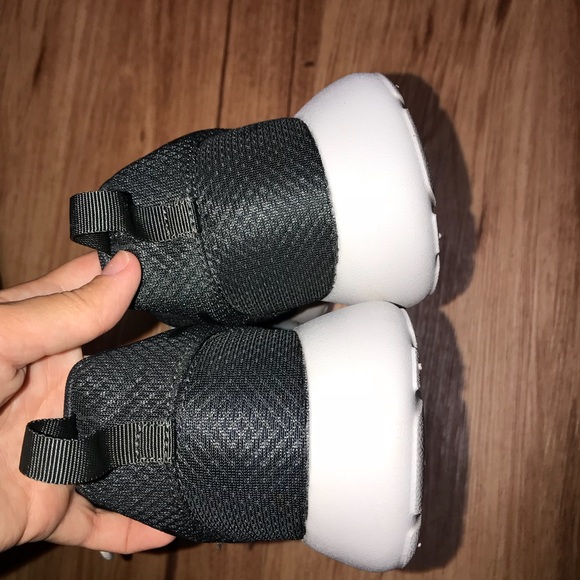 🔻SOLD🔻Nike Roshe One - Picture 5 of 7